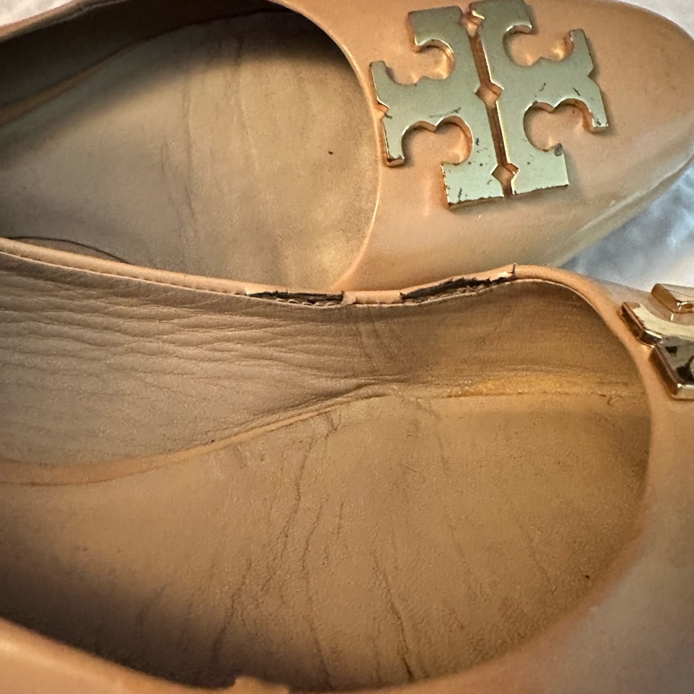 Tory Burch tan patented leather flats Size 7 - Picture 4 of 4
